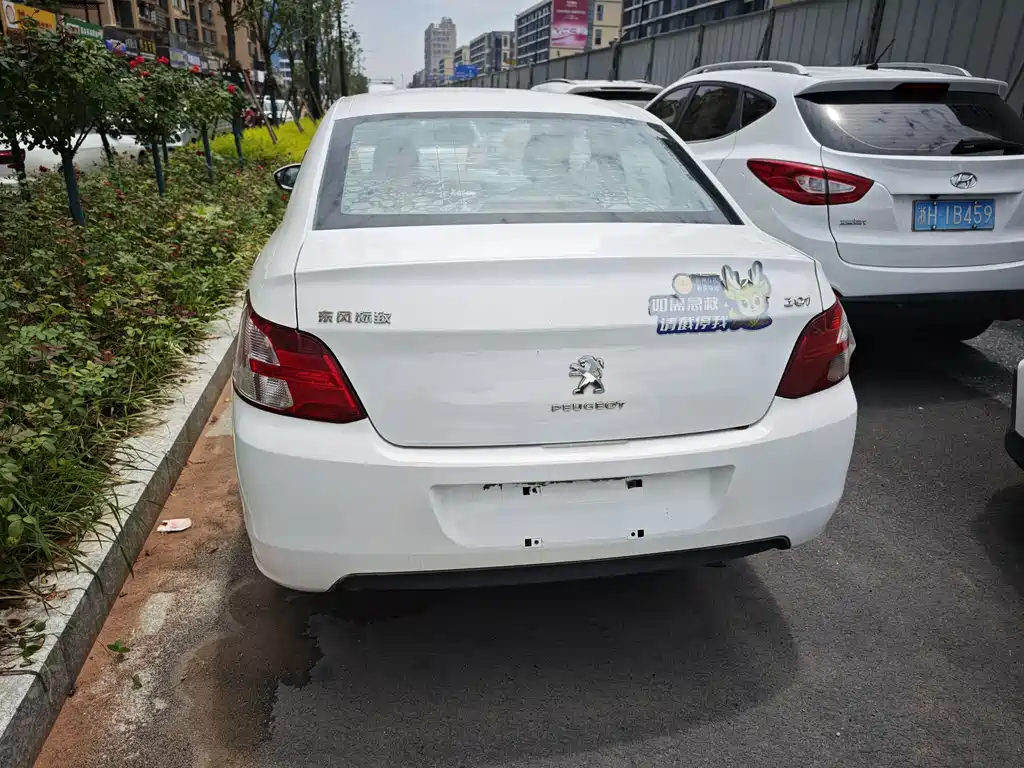 Peugeot 301 2014 1.6L MT Comfort
