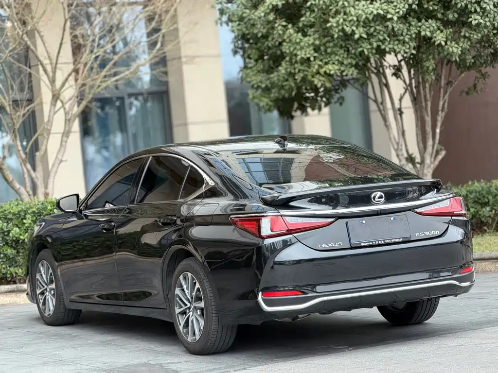 Lexus ES 2022 300h