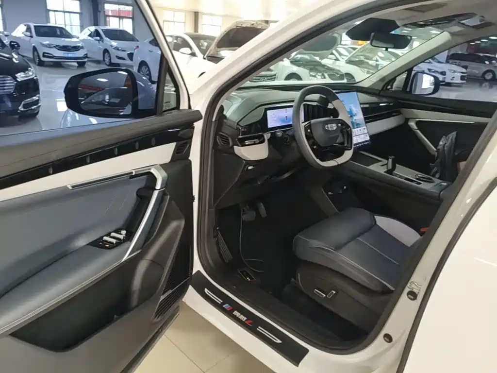 Geely Boyue L — миниатюра 16