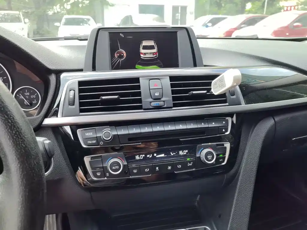 BMW 3 Series — миниатюра 13