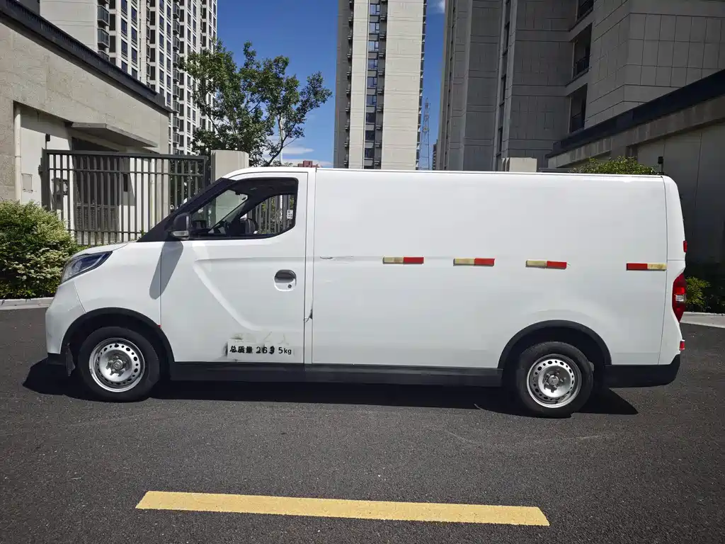MAXUS EV30 — миниатюра 12