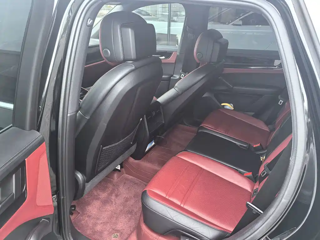 Porsche Cayenne — миниатюра 6