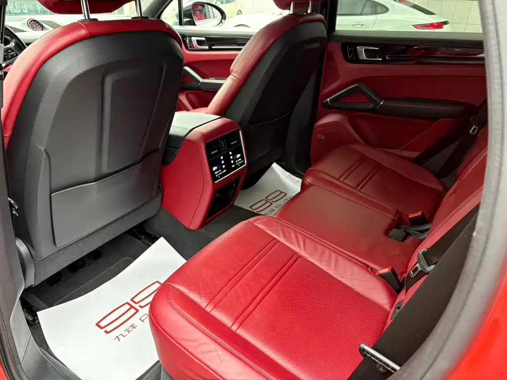 Porsche Cayenne — миниатюра 10