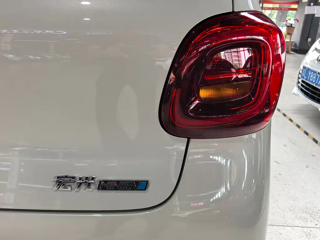 Wuling MINIEV — миниатюра 6