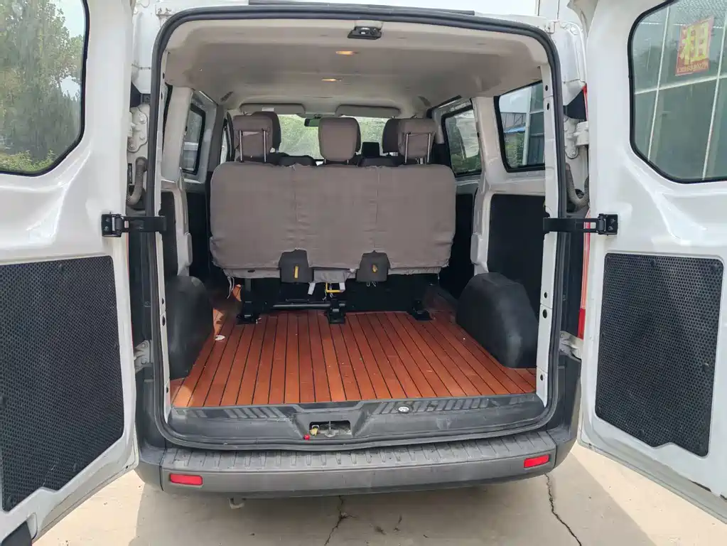 Ford Transit — миниатюра 9