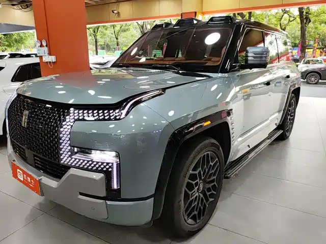 2024 Yangwang U8