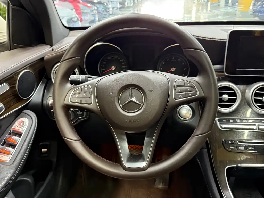 MERCEDES-BENZ GLC