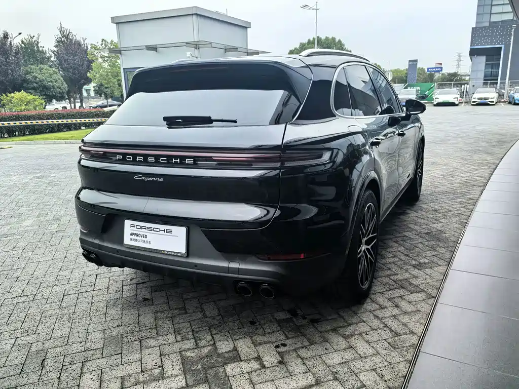 Porsche Cayenne — миниатюра 10