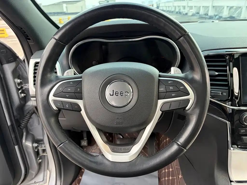 Jeep Grand Cherokee (Import) — миниатюра 16