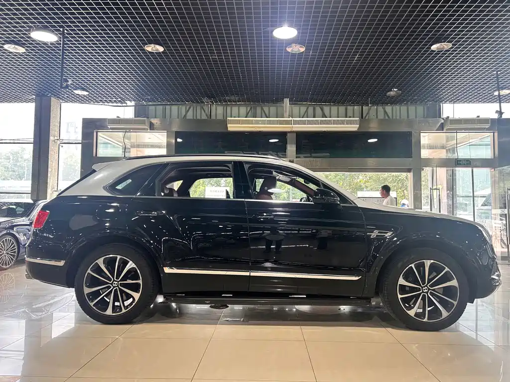 Bentley Bentayga — миниатюра 9