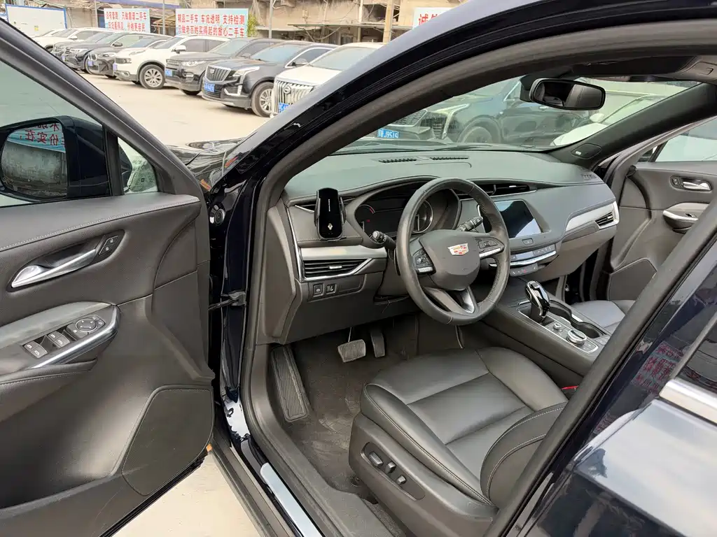Cadillac XT4 — миниатюра 7