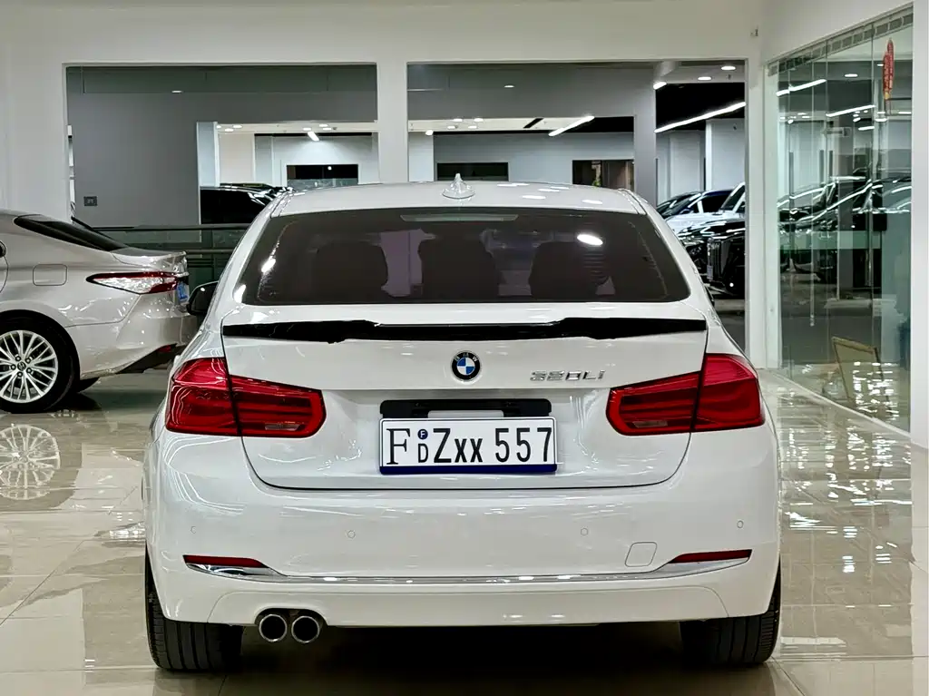 BMW 3 SERIES