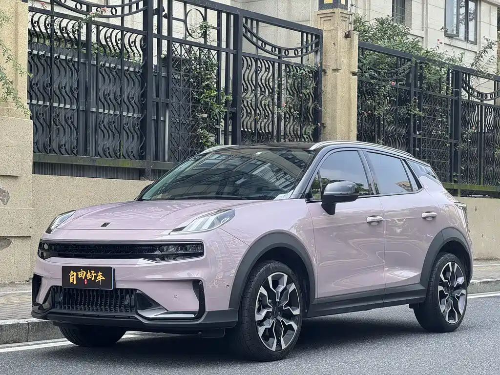 Lynk & Co 06