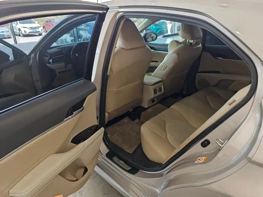 Toyota Camry — миниатюра 4