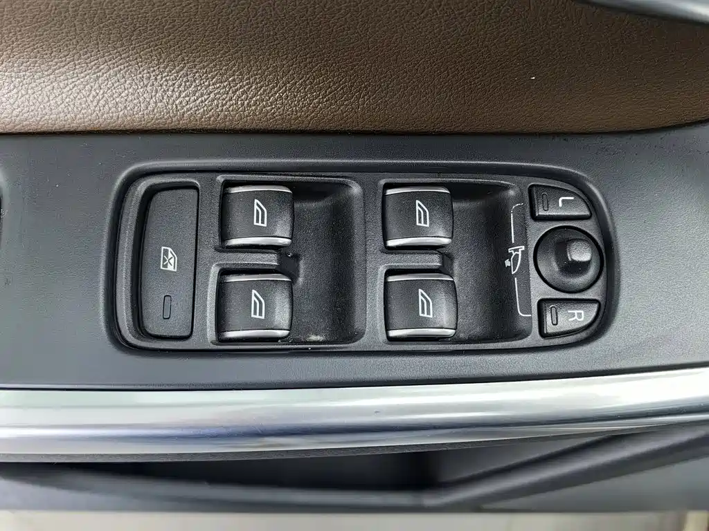 Volvo XC60 — миниатюра 9