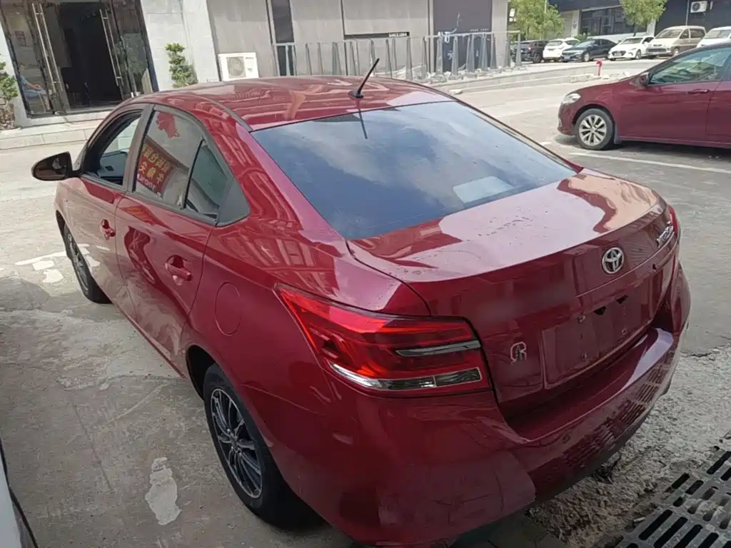 Toyota Yaris L — миниатюра 5