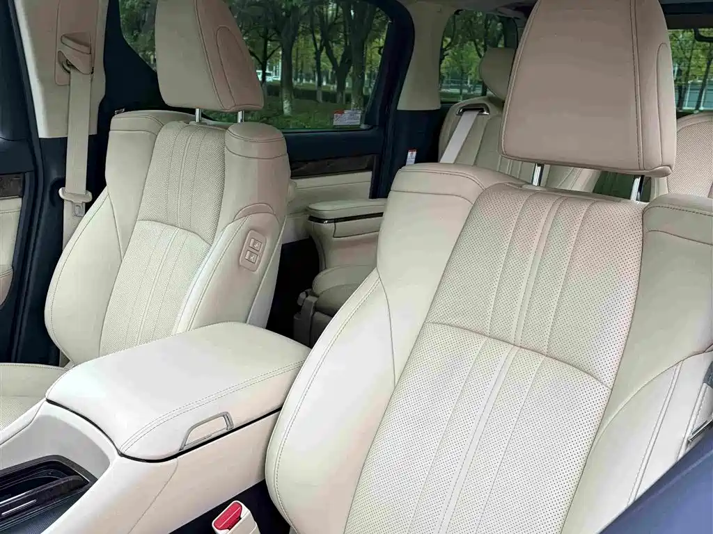 Toyota Vellfire — миниатюра 16