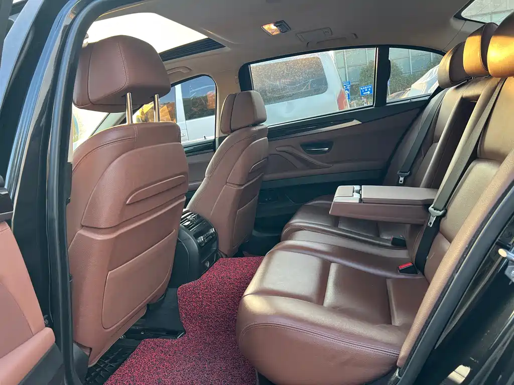 BMW 5 Series — миниатюра 8