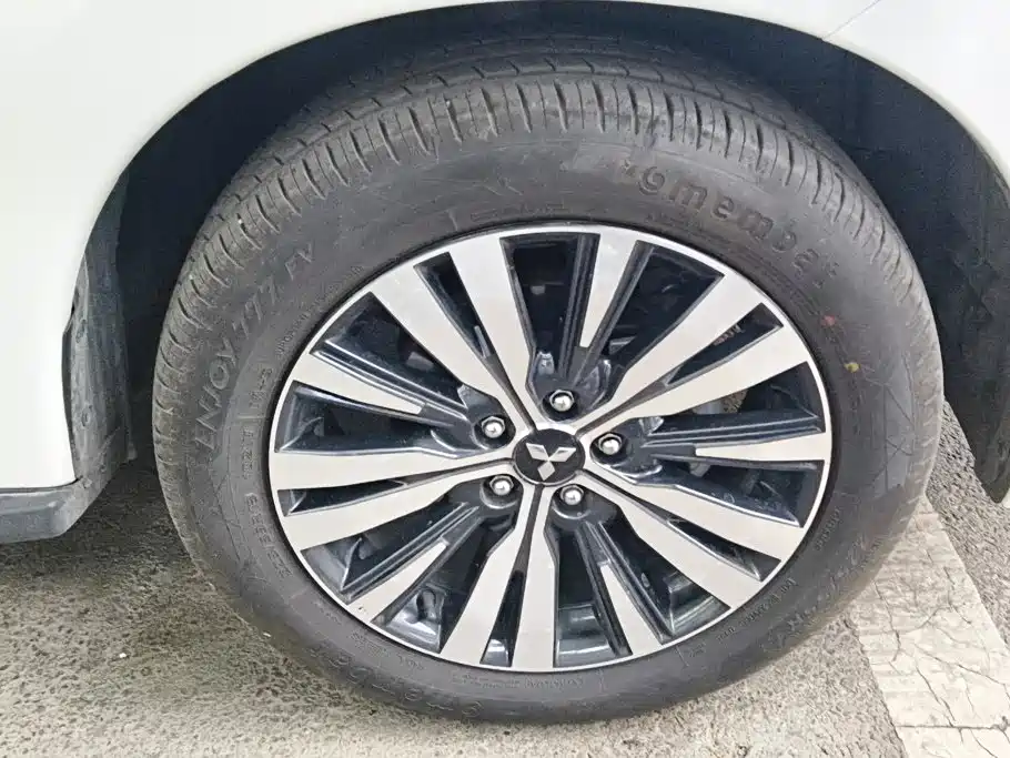 Mitsubishi Outlander — миниатюра 6