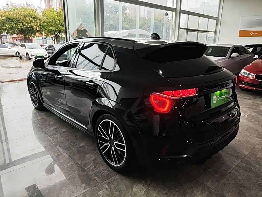 Lynk & Co 02 Hatchback — миниатюра 5