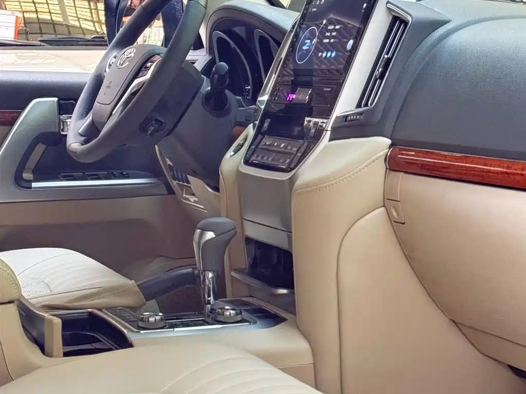 Toyota Land Cruiser 2012 4.6L AT VX-R