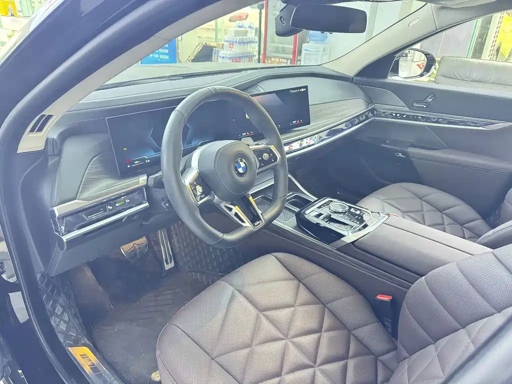 BMW 7 Series — миниатюра 3