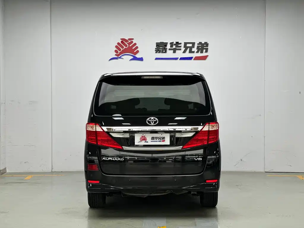 Toyota Alphard — миниатюра 9