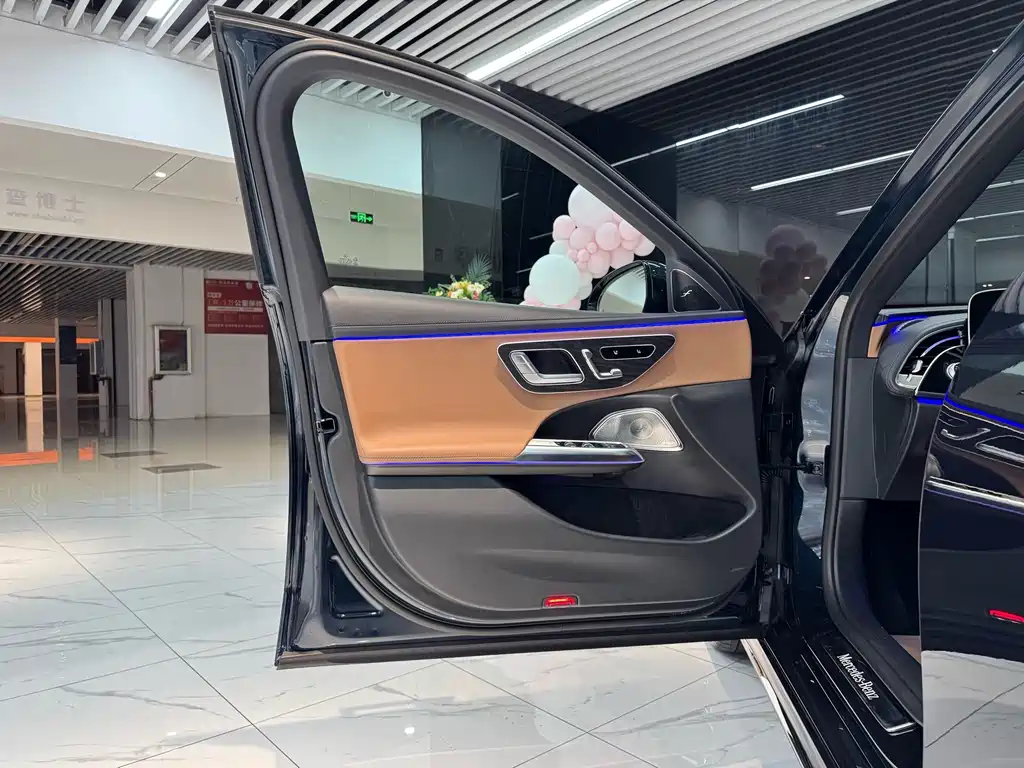Mercedes-Benz E-Class — миниатюра 11