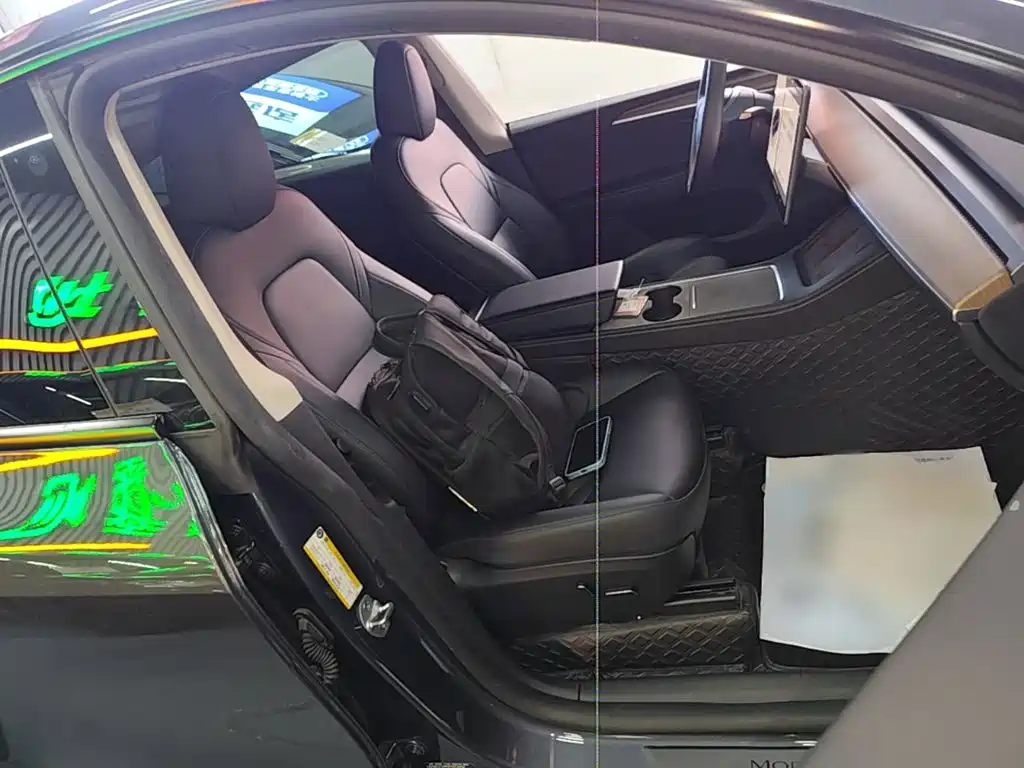 Tesla Model Y — миниатюра 25