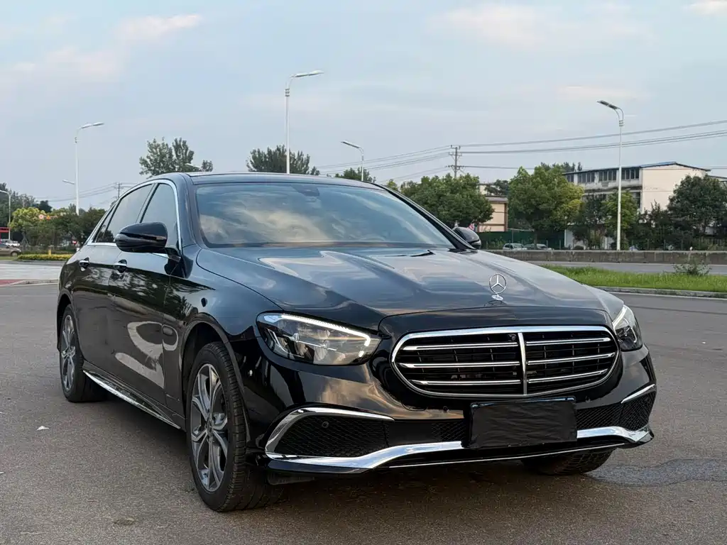 Mercedes-Benz E-Class — миниатюра 3