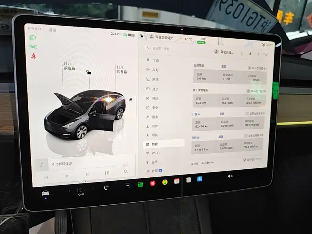 Tesla Model Y — миниатюра 13