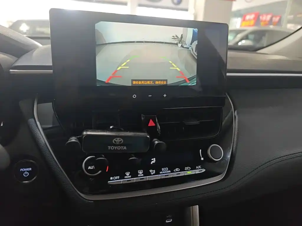 Toyota Corolla Cross — миниатюра 13