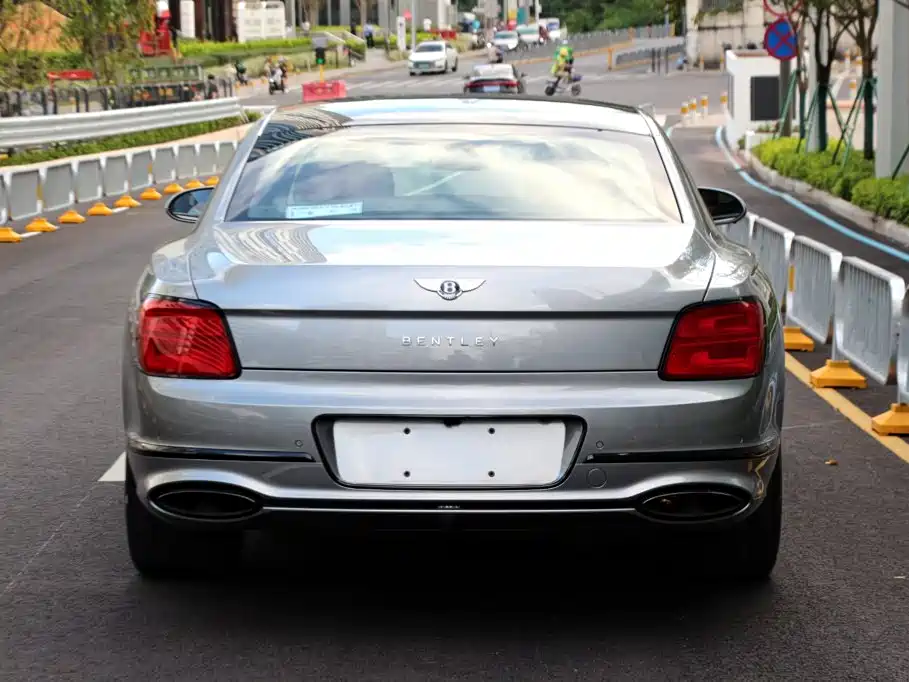 Bentley Flying Spur — миниатюра 25