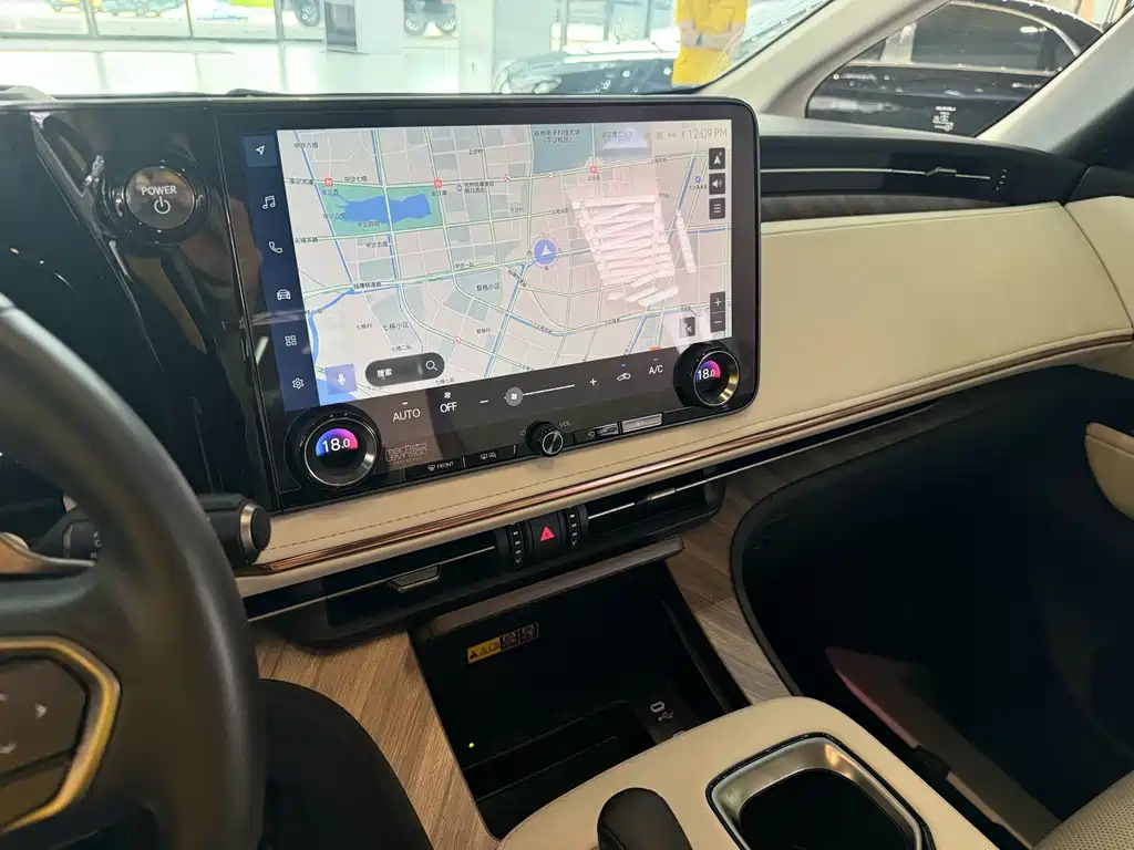 Lexus LM — миниатюра 13
