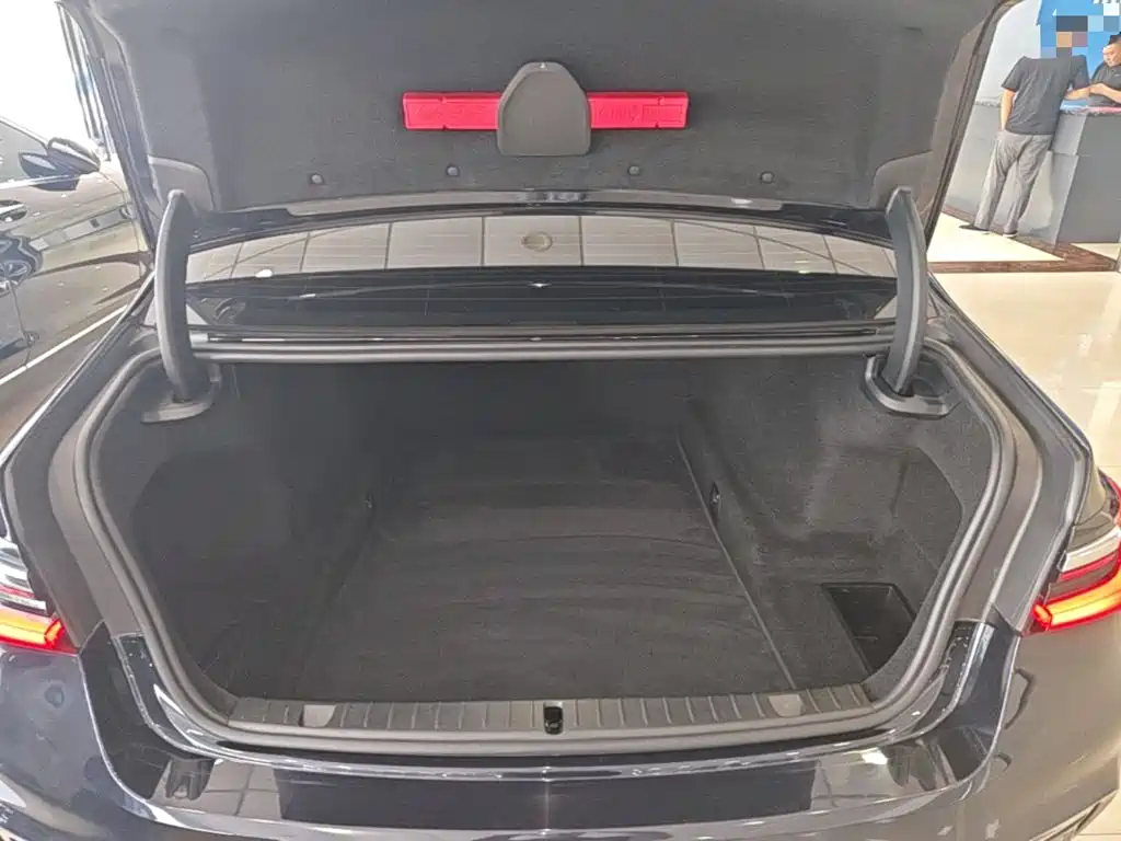 BMW 7 Series — миниатюра 19