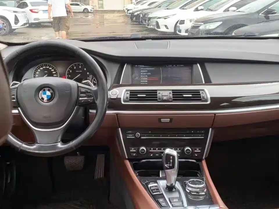 BMW 5 Series GT — миниатюра 8