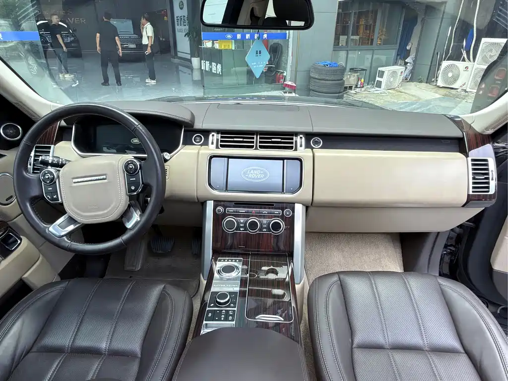 Land Rover Range Rover — миниатюра 6