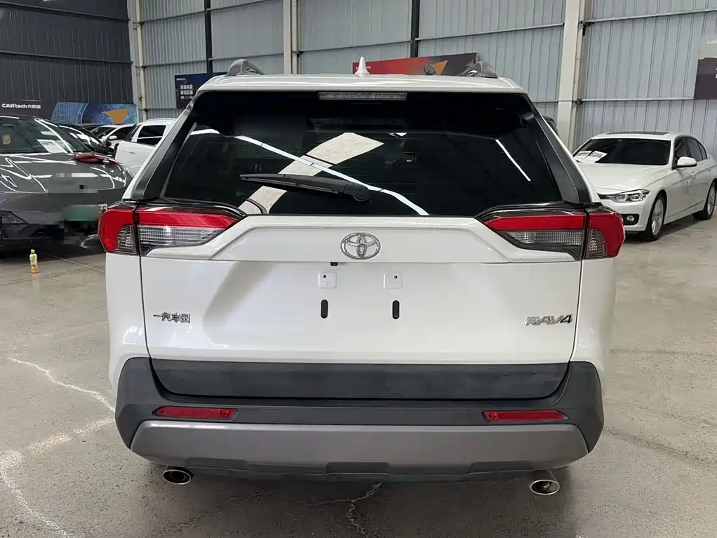 Toyota RAV4 — миниатюра 15