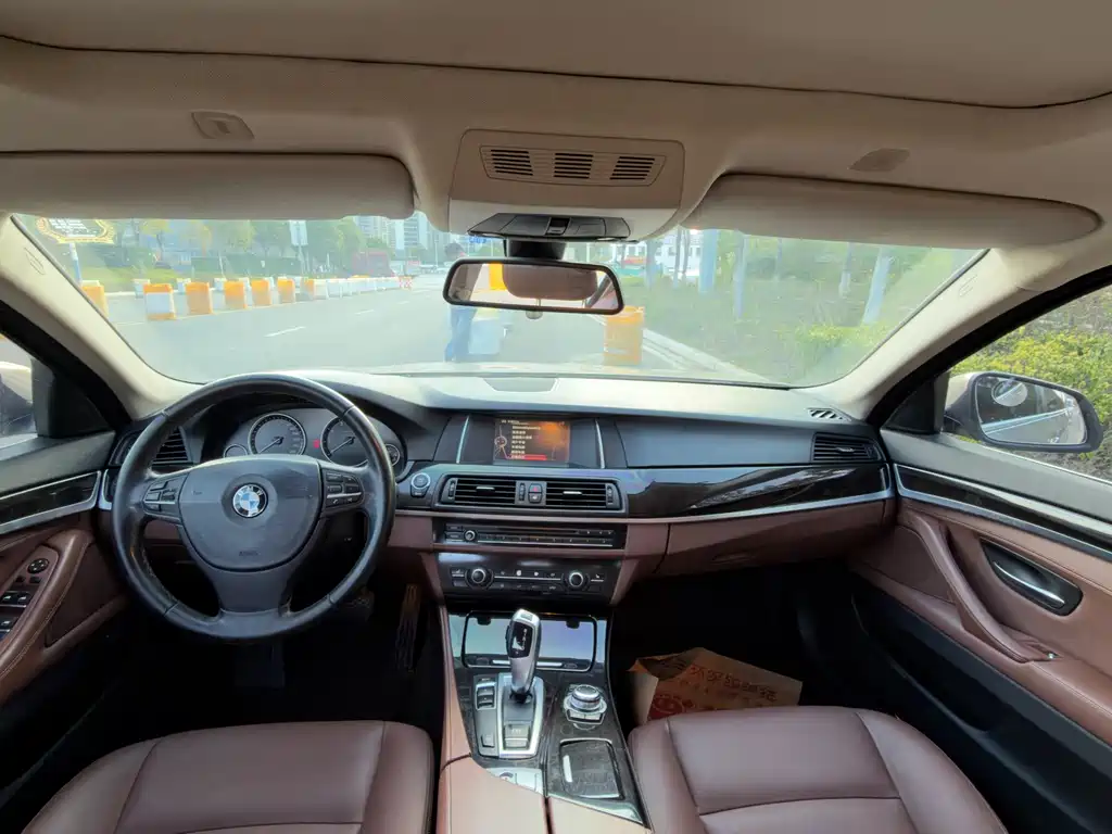 BMW 5 Series — миниатюра 5