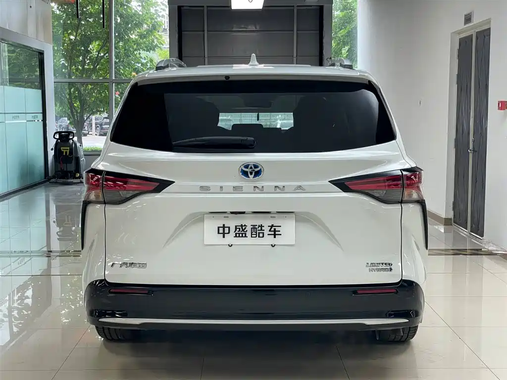 Toyota Sienna 2023 2.5L Luxury