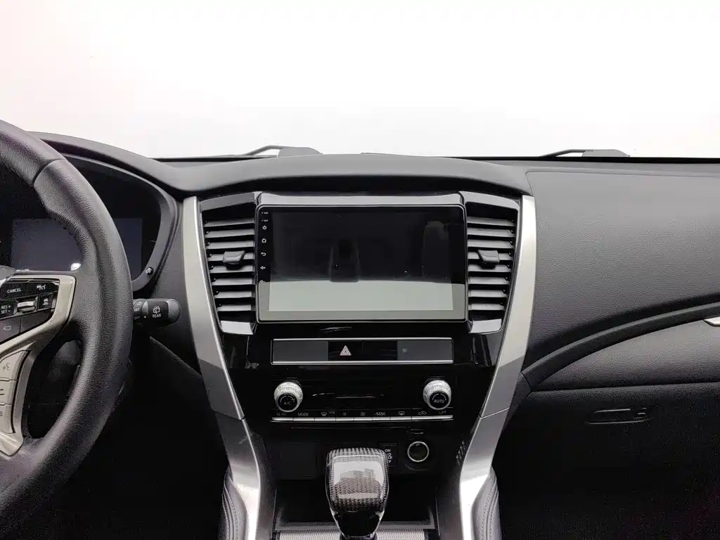 Mitsubishi Pajero Sport (Import) — миниатюра 12