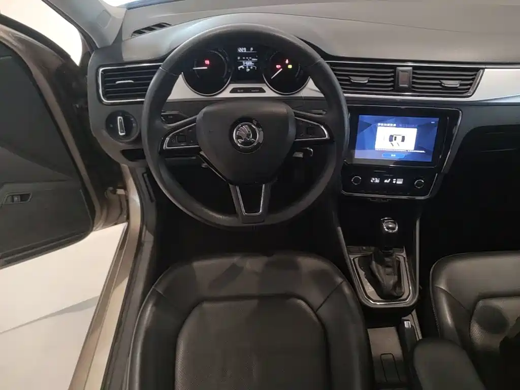 Skoda Rapid — миниатюра 15
