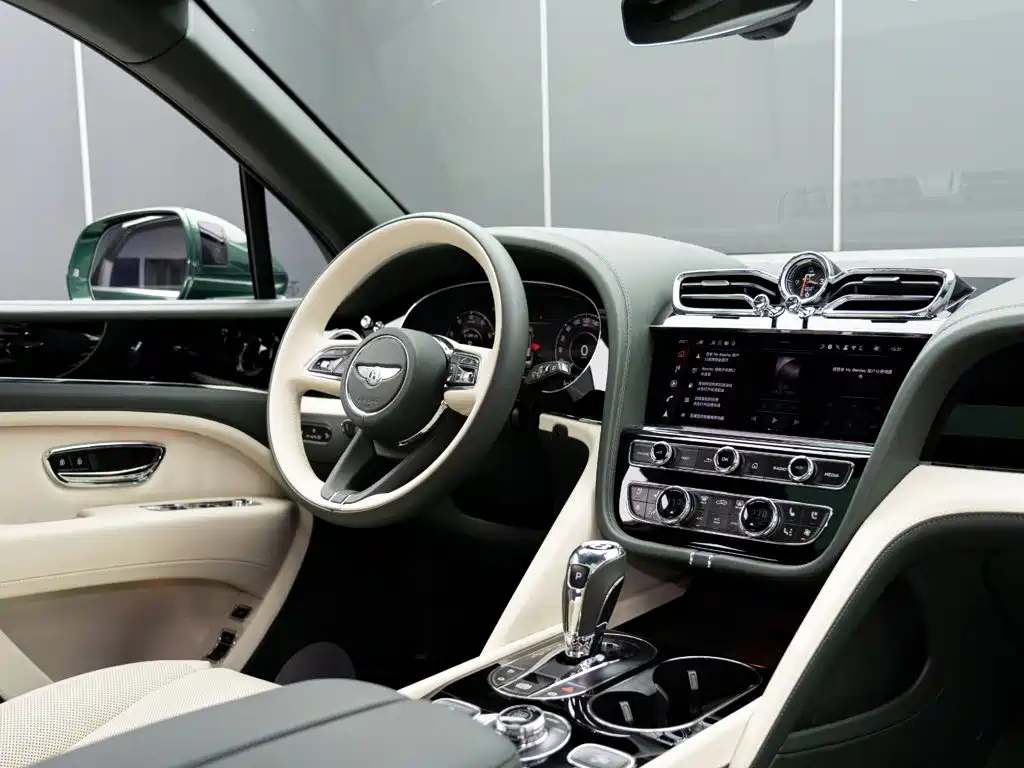Bentley Bentayga — миниатюра 17