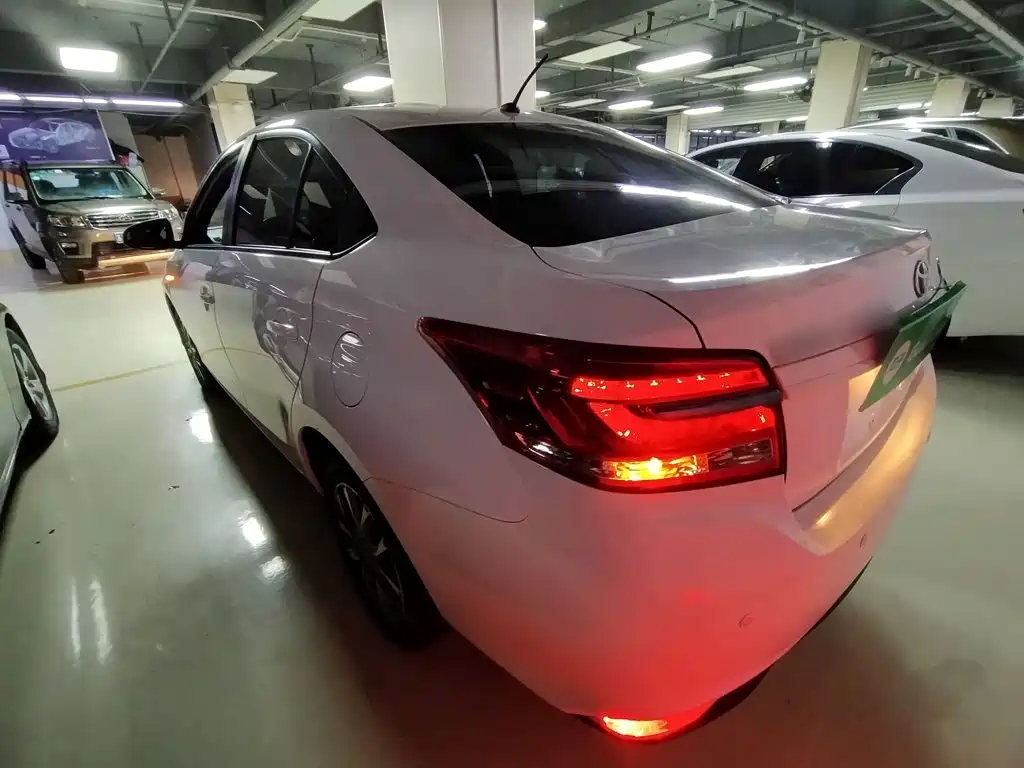 Toyota Yaris L — миниатюра 5