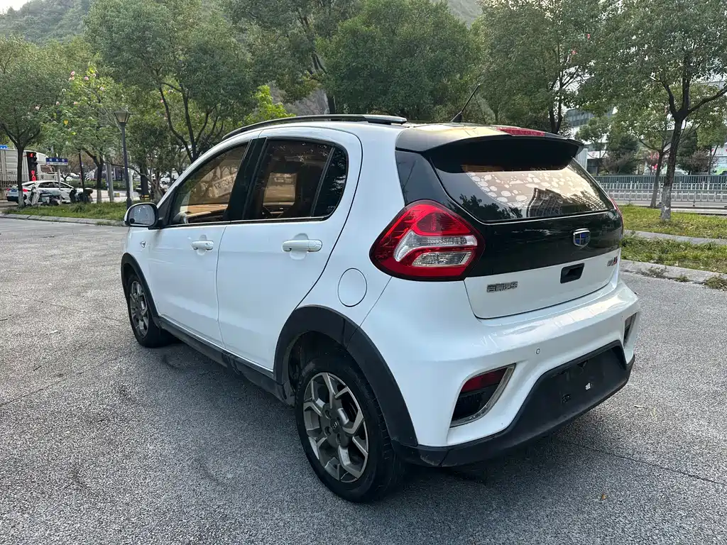 Geely Vision X1 — миниатюра 5