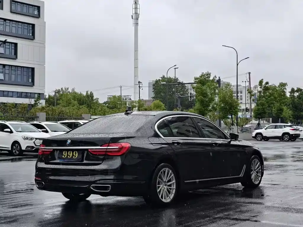 BMW 7 Series — миниатюра 7