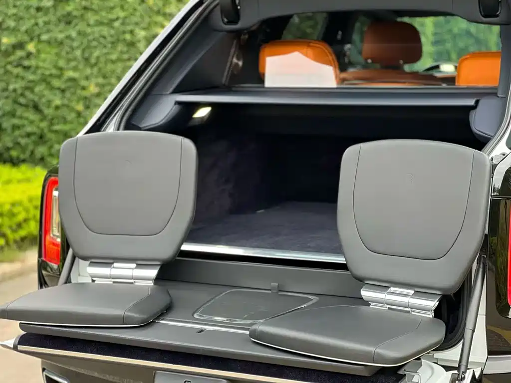 Rolls-Royce Cullinan 2018 мест
