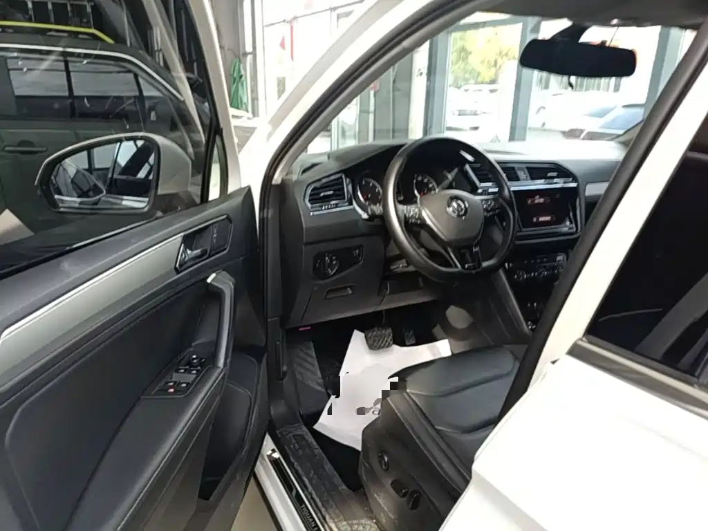Volkswagen Tiguan L — миниатюра 16