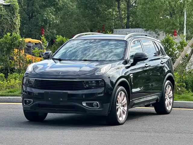 2018 Lynk & Co 01