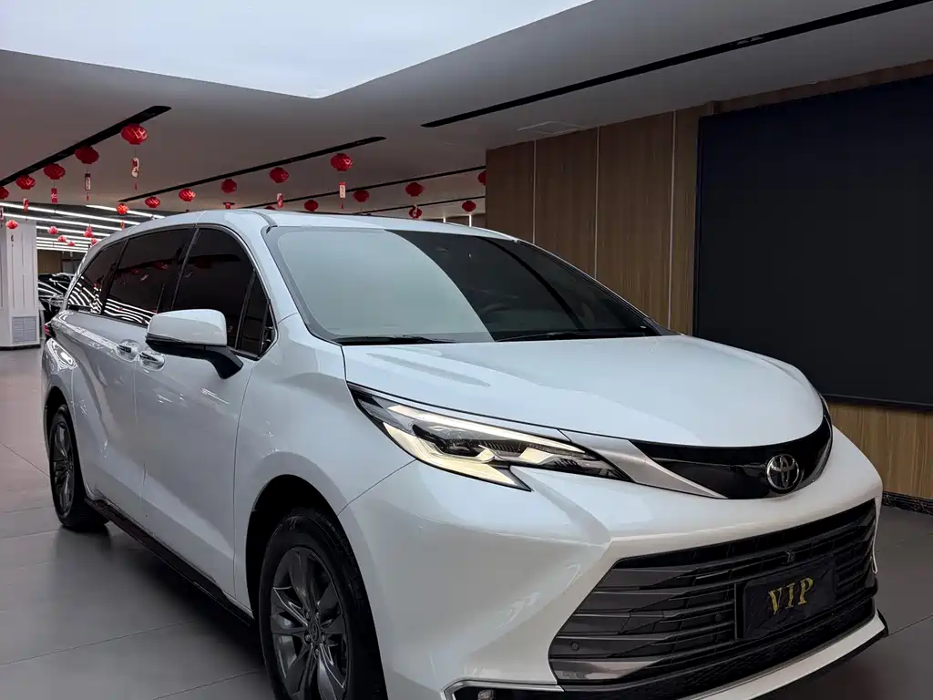Toyota Sienna — миниатюра 3